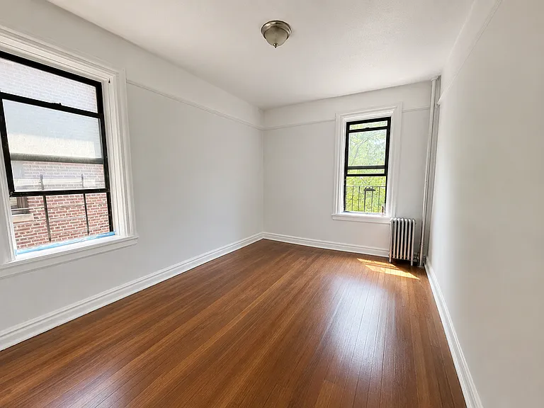 2387 Morris Ave #B4 — Photo 2