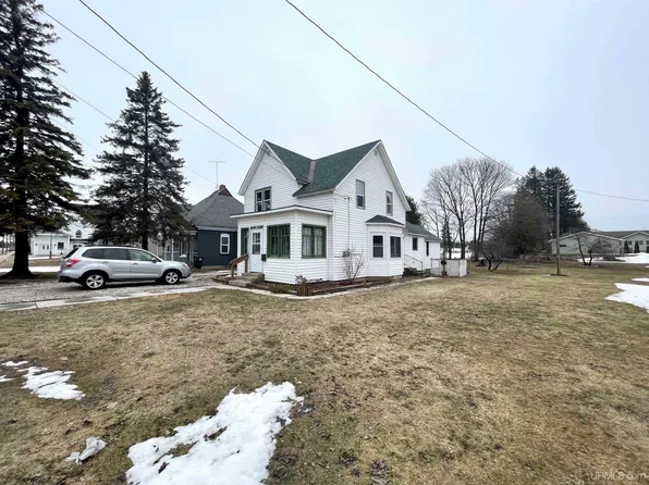 176 N Cedar St, Manistique, MI 49854