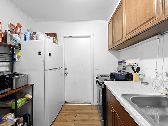 3rd image of 947 43RD Street