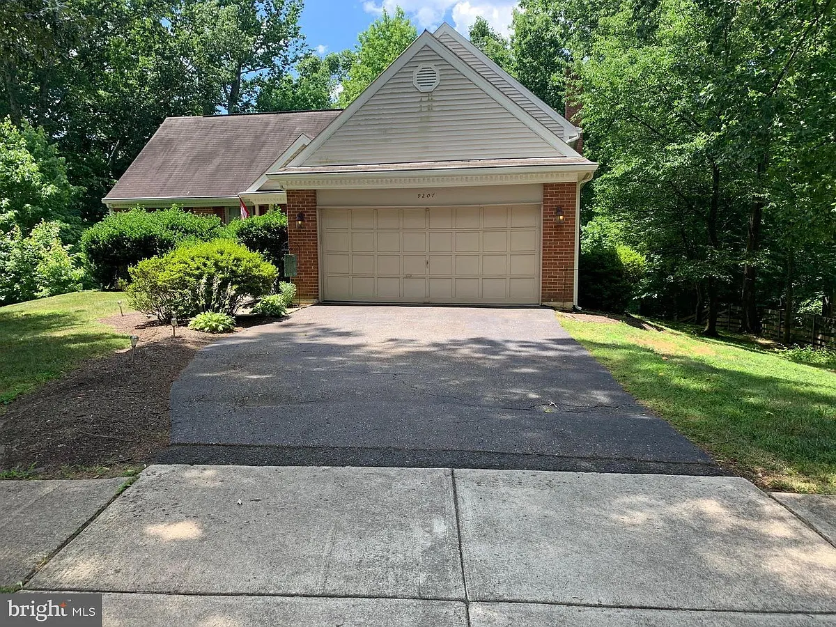 Building Photo - 9207 Beachway Ln