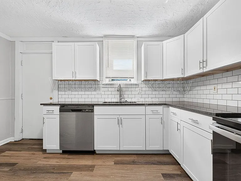 329 S Wayne Ave — Photo 2