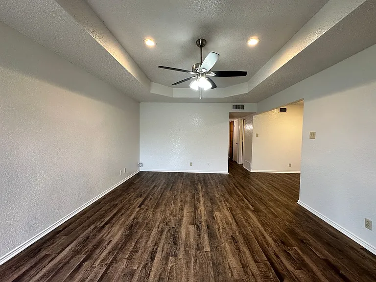 833 White Rock St — Photo 3