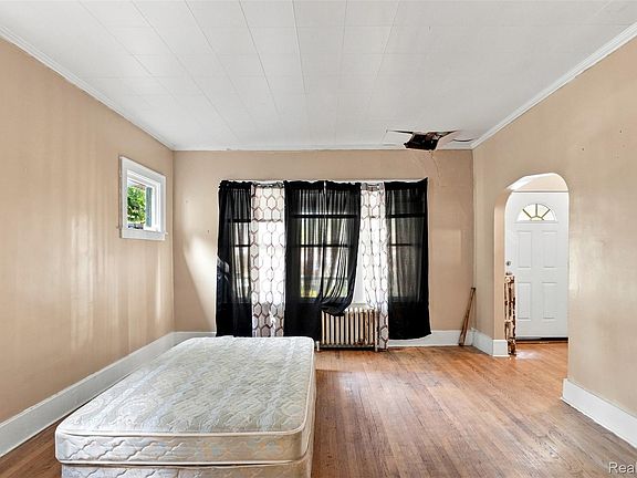 3rd image of 3910 Bedford St