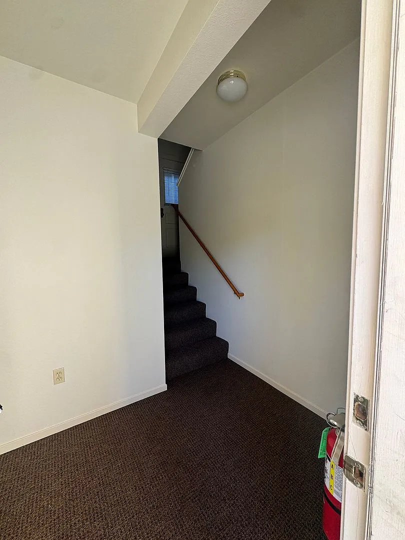 Downtown Grass Valley 2 Bed/1 Bath with Tall Ceilings & Large Private Deck — Photo 4