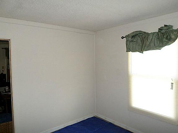 4th image of 3000 SE 18th Pl