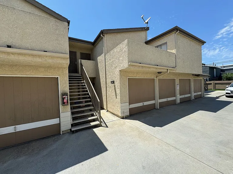 7891 Holt Dr — Photo 28