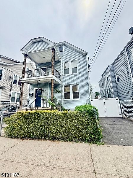 1st image of 238 Myrtle Ave