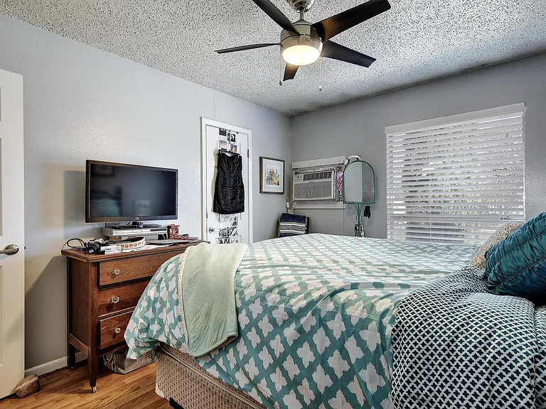 5012 Duval St #202 — Photo 23