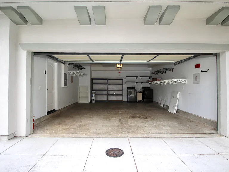 819 Estancia Ct — Photo 2