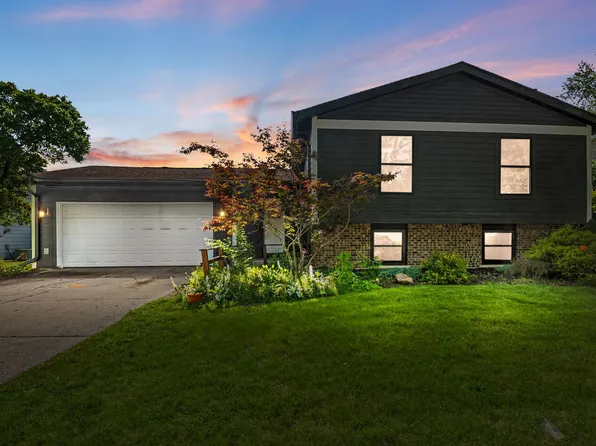 2312 Kingston Dr, Wheaton, IL 60189