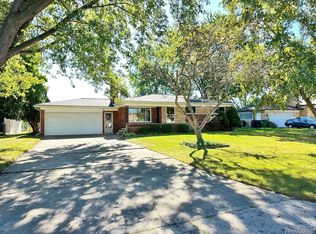 8304 Marcrest Dr, Shelby Township, MI 48316