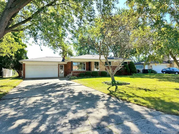 8304 Marcrest Dr, Shelby Township, MI 48316