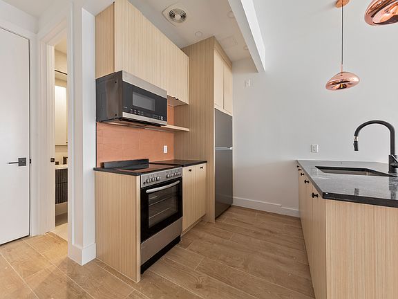3rd image of 1694 Pacific St APT 4A