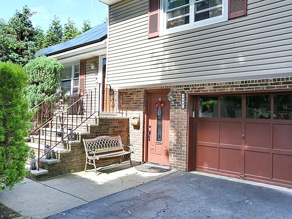 Guest Suite Entrance (Mother/Daughter or Extended Family)