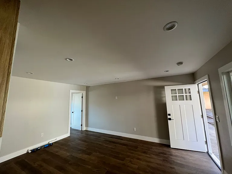 6948 Vesper Ave — Photo 6