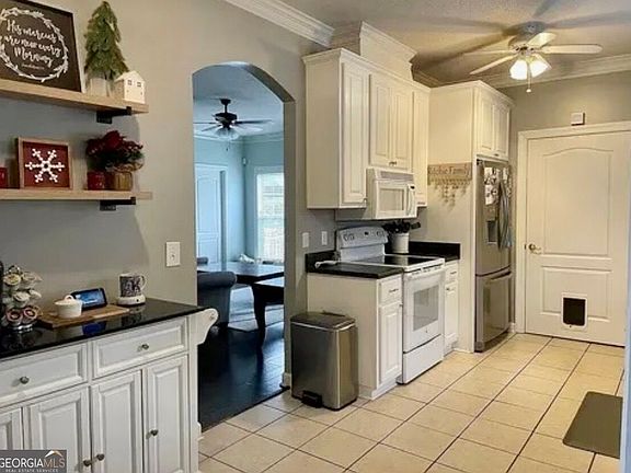 4th image of 231 Sandspur Ln