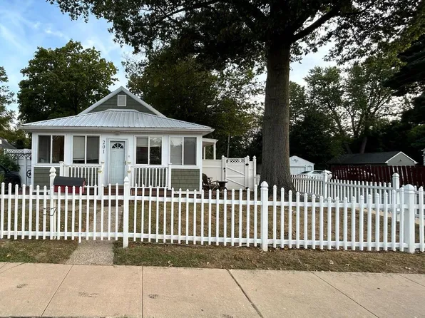 201 E Park Pl, Newark, DE 19711