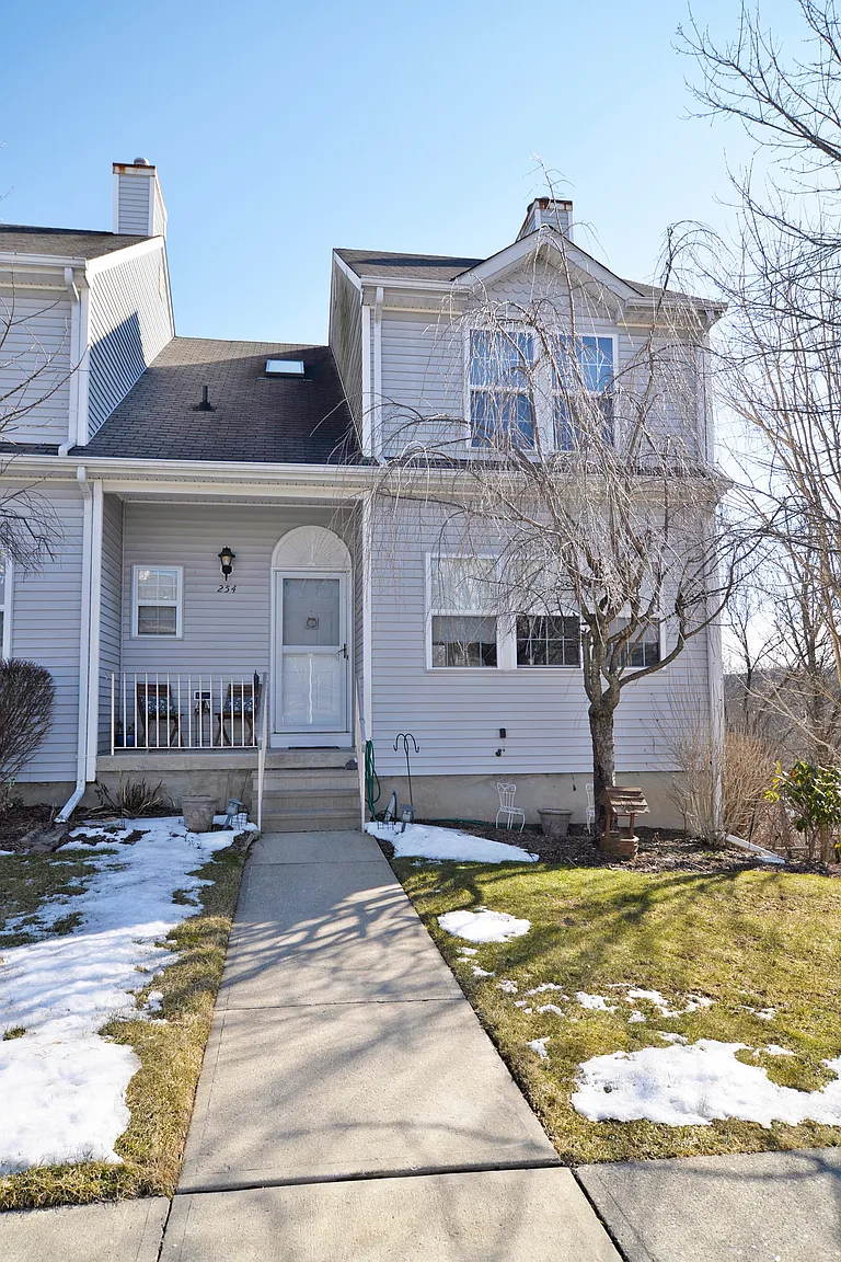 254 Harvard Dr photo 1