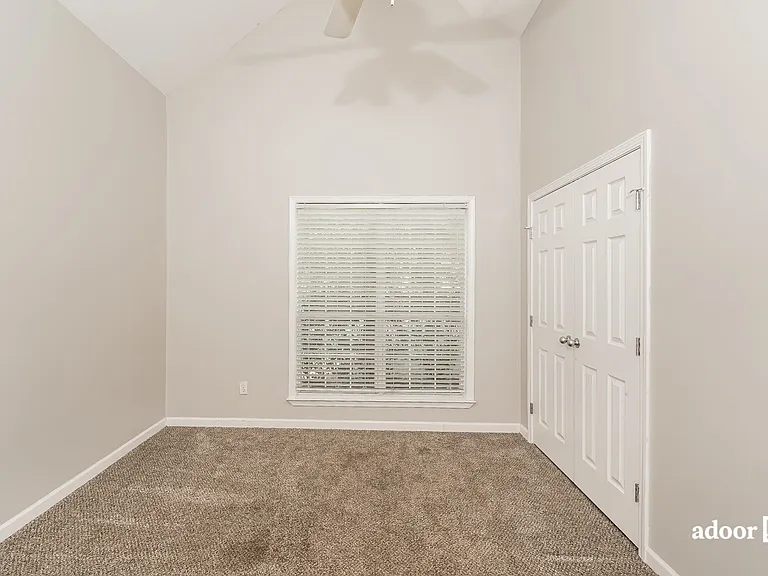 1044 Kerry Dr — Photo 14