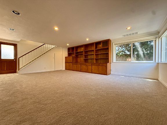 5th image of 5220 Dresden Cir