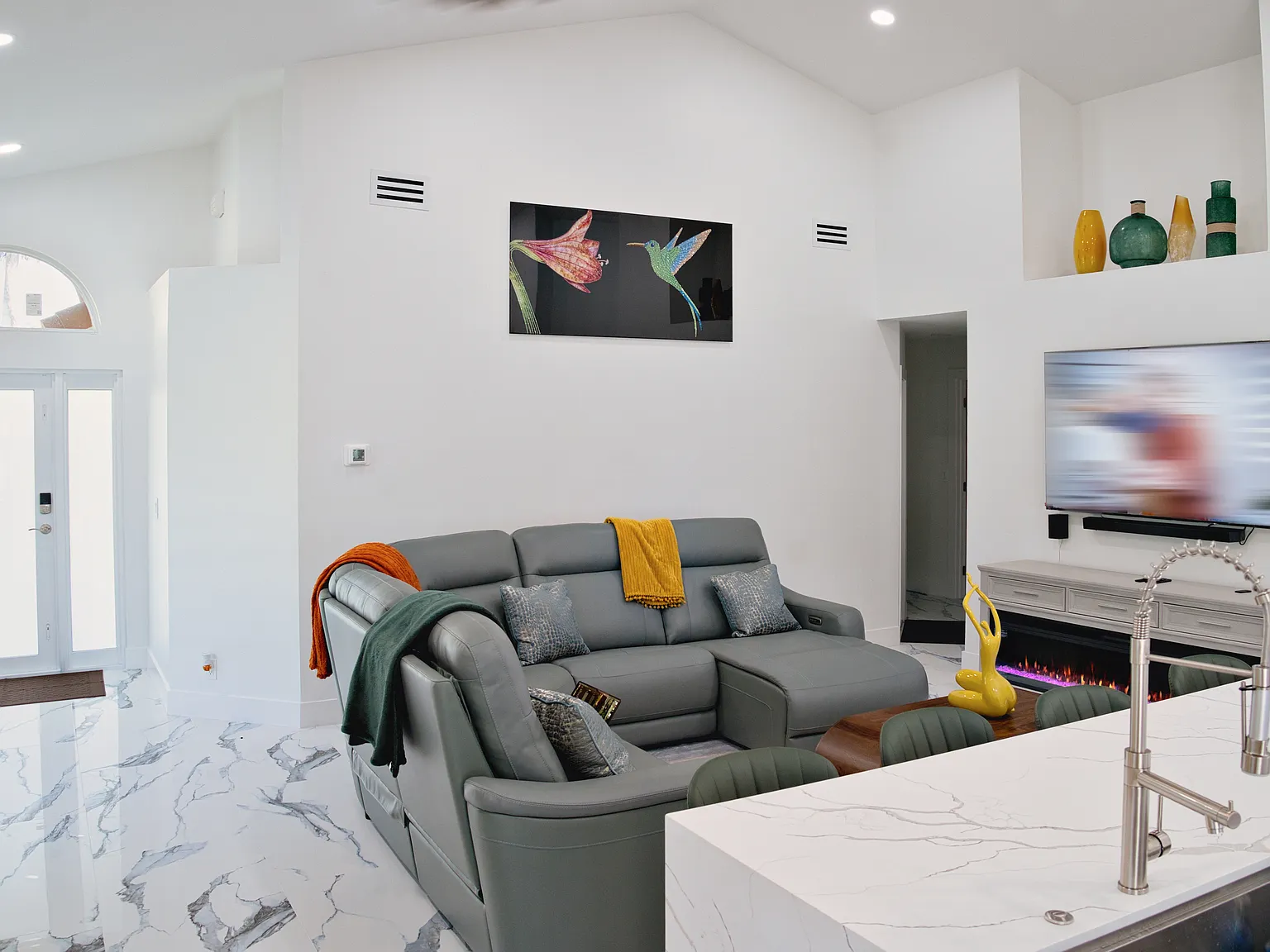 3 bed, 1900 sqft, $3,500 — Photo 3