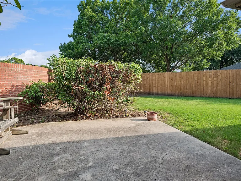 2201 Pendleton Ln — Photo 23