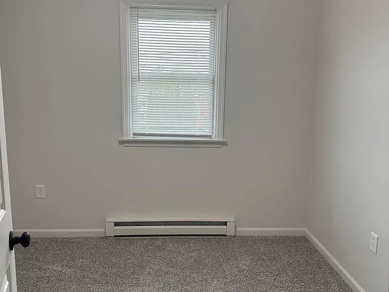 471 S Market Ave — Photo 8