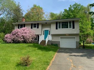 9 Ash Ln, West Brookfield, MA 01585