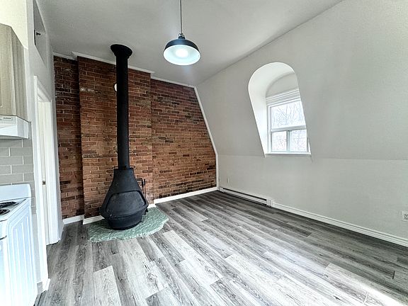 5th image of 181 Gerrard St E #402