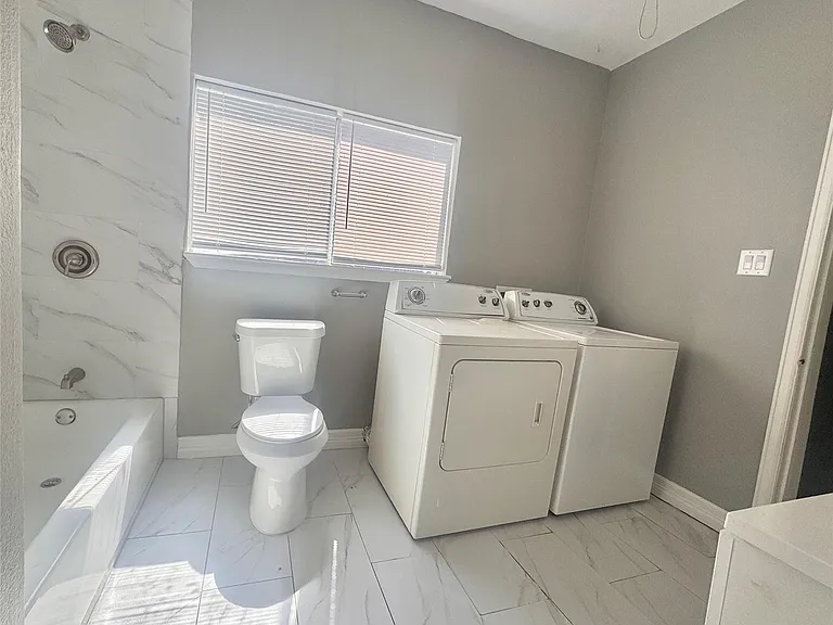 4106 Robertson St — Photo 13