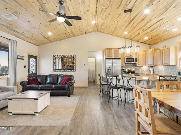 2718 Church Lane, Overgaard, AZ 85933