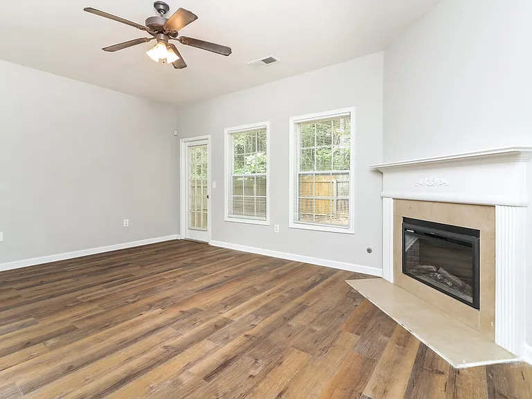 82 Brookvalley Ct W — Photo 5