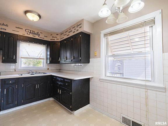 3rd image of 2611 W Laura Ave