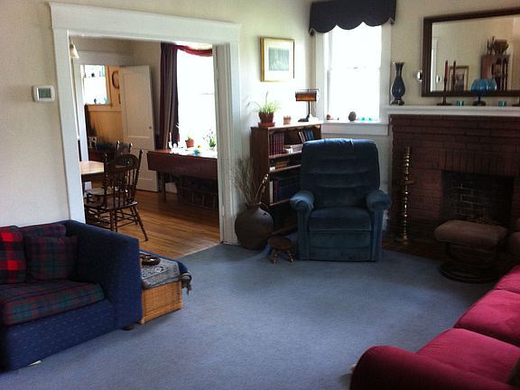 looking into Dinning rm