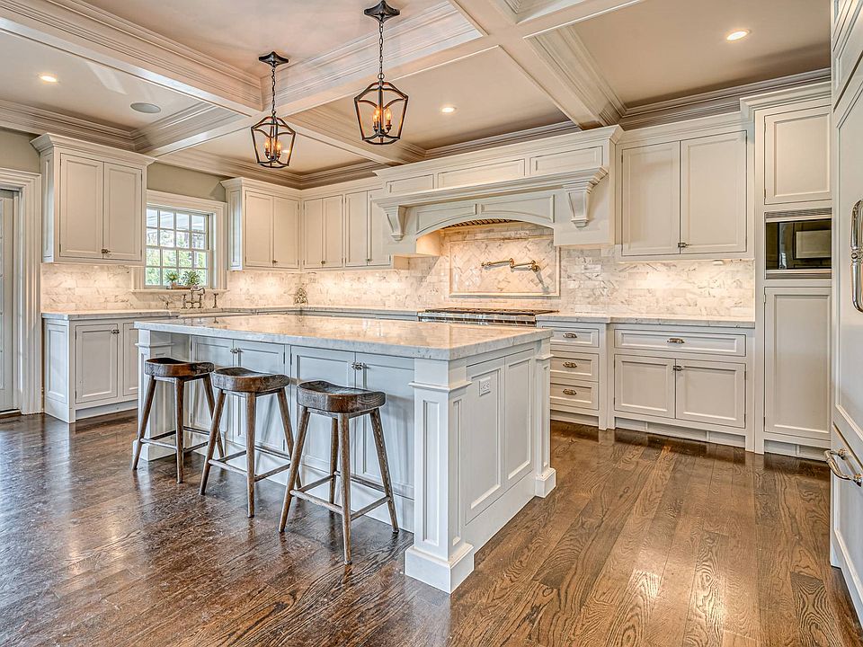 1st image of 39 Middle Pond Rd