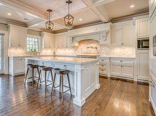 39 Middle Pond Rd, Southampton, NY 11968