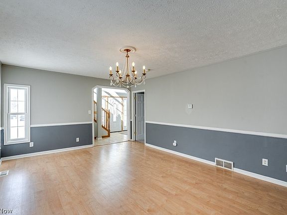 4th image of 1229 Summit Dr