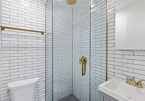 5th image of 634 11th St APT 7