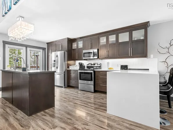 266 Kernwood Dr, Halifax, NS B4E 0G6