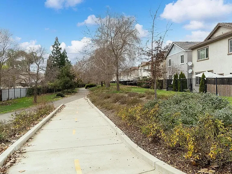 10890 Arrington Dr — Photo 30