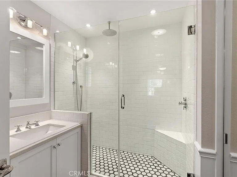 5 Yankee — Photo 26