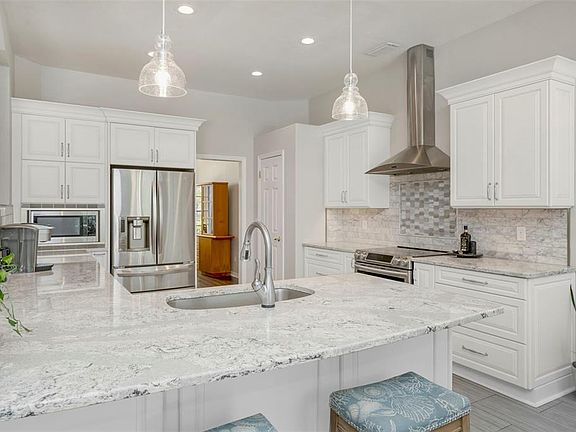 2nd image of 5633 GLENCREST BOULEVARD