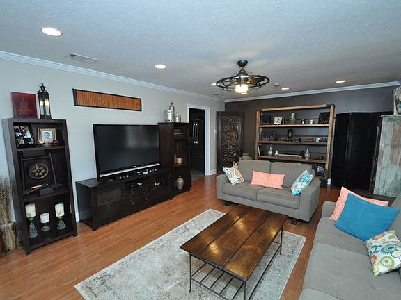 4th image of 3632 Tolmas Dr