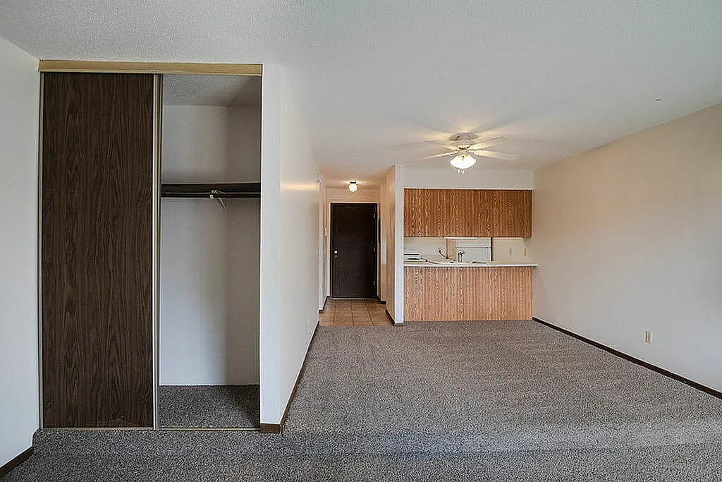 The Oaks Apartments — Photo 4