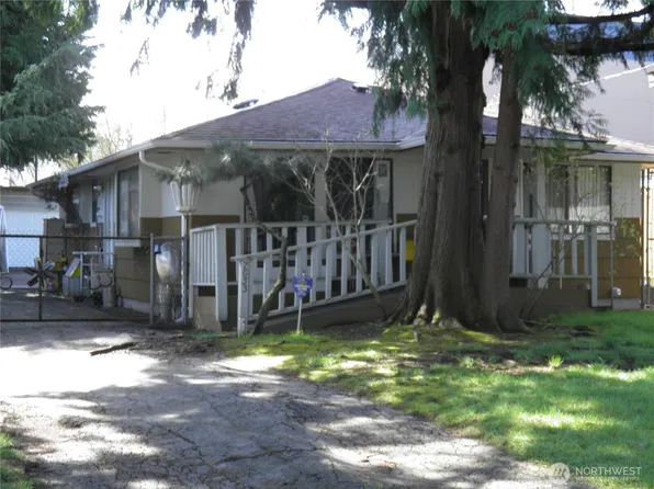 7033 S 116th Place, Seattle, WA 98178