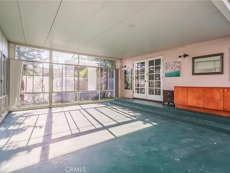 114 E Dexter St — Photo 16