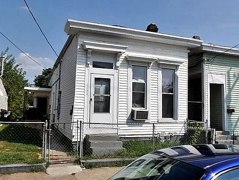 1109 Logan St photo 1