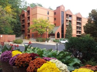 Mountain Village, Waukesha, WI 53188