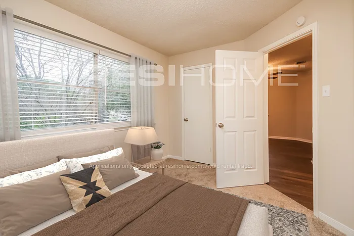6402 Wild River Dr — Photo 10