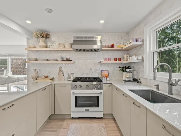 59 Monadnock St APT 1, Dorchester, MA 02125